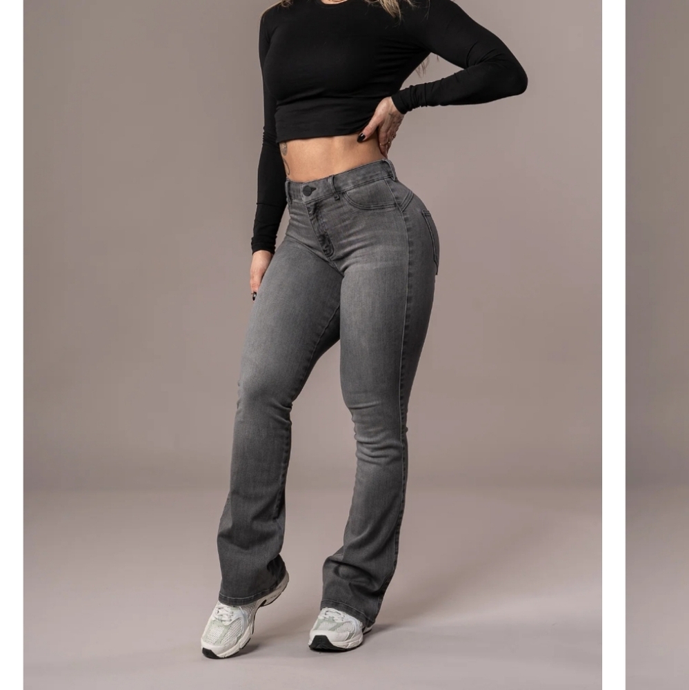 FITJEANS Mid-Waisted Flares
